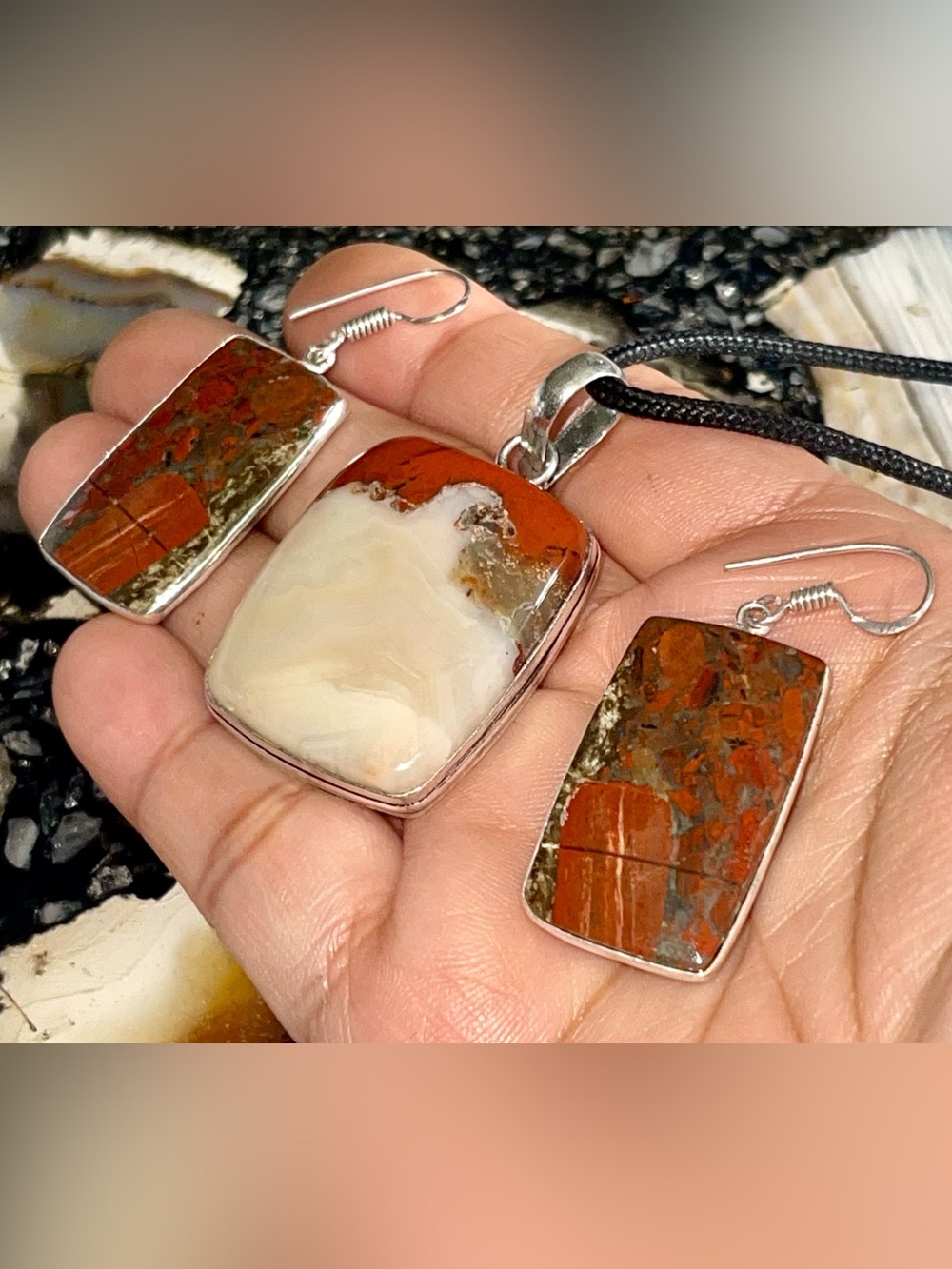 Moroccan Seam Agate Pendant & Earrings